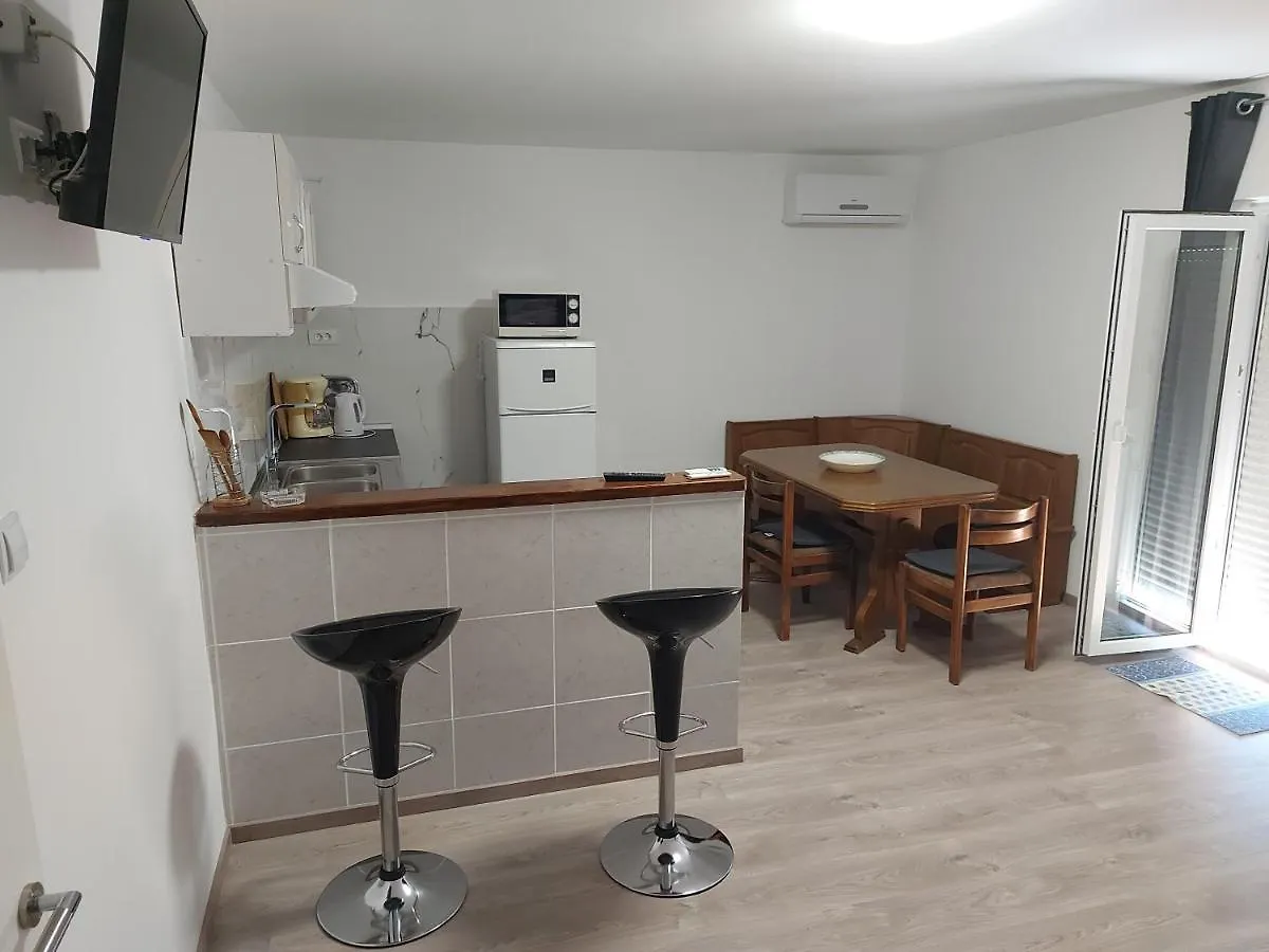 Apartments Novak Klenovica