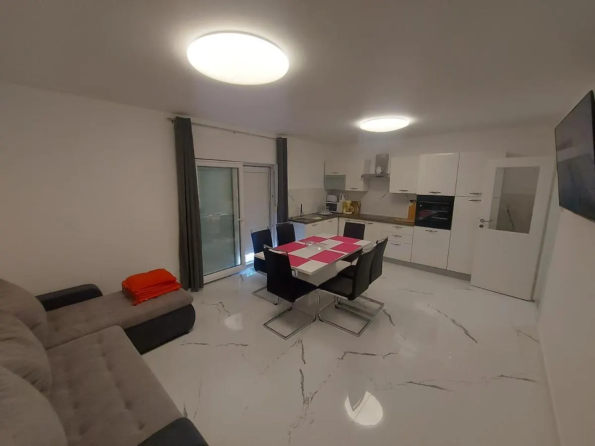 Apartments Novak Klenovica